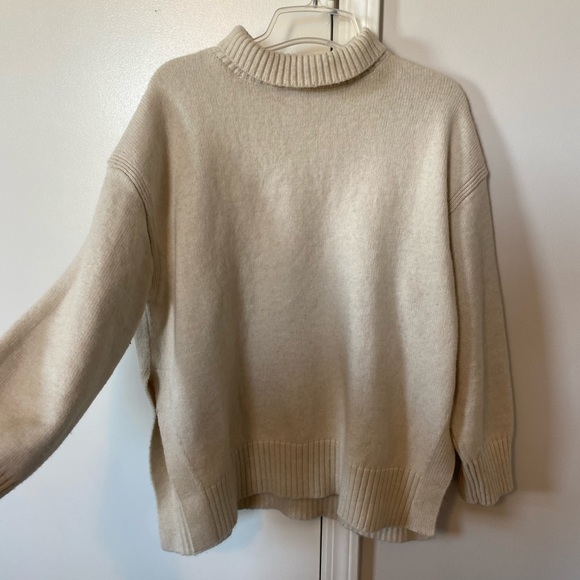 H&M cream turtleneck sweater size women’s small - Picture 2 of 9